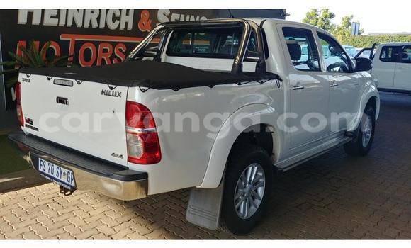 Nunua Ilio tumika Toyota Hilux White Gari ndani ya Blantyre nchini Malawi Nunua Ilio tumika Toyota Hilux White Gari ndani ya Blantyre nchini Malawi