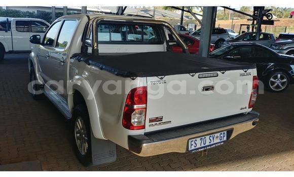 Nunua Ilio tumika Toyota Hilux White Gari ndani ya Blantyre nchini Malawi Nunua Ilio tumika Toyota Hilux White Gari ndani ya Blantyre nchini Malawi