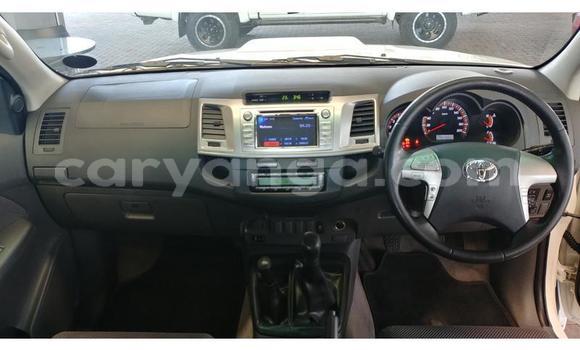 Nunua Ilio tumika Toyota Hilux White Gari ndani ya Blantyre nchini Malawi Nunua Ilio tumika Toyota Hilux White Gari ndani ya Blantyre nchini Malawi