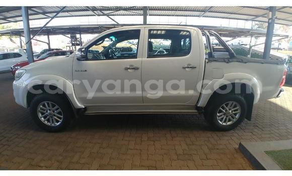 Nunua Ilio tumika Toyota Hilux White Gari ndani ya Blantyre nchini Malawi Nunua Ilio tumika Toyota Hilux White Gari ndani ya Blantyre nchini Malawi