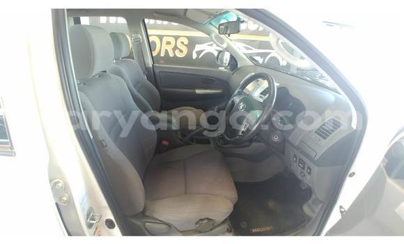 Nunua Ilio tumika Toyota Hilux White Gari ndani ya Blantyre nchini Malawi Nunua Ilio tumika Toyota Hilux White Gari ndani ya Blantyre nchini Malawi