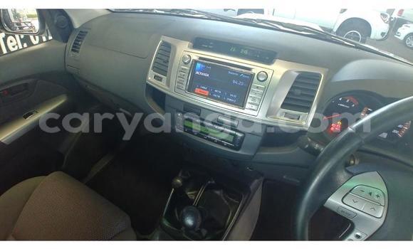Nunua Ilio tumika Toyota Hilux White Gari ndani ya Blantyre nchini Malawi Nunua Ilio tumika Toyota Hilux White Gari ndani ya Blantyre nchini Malawi
