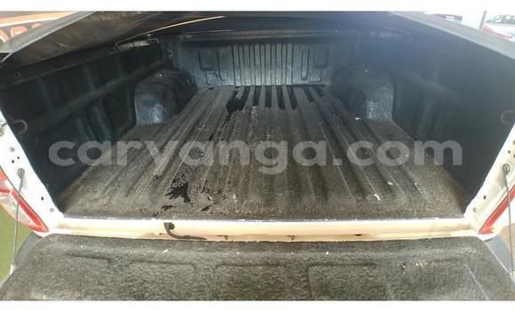 Nunua Ilio tumika Toyota Hilux White Gari ndani ya Blantyre nchini Malawi Nunua Ilio tumika Toyota Hilux White Gari ndani ya Blantyre nchini Malawi