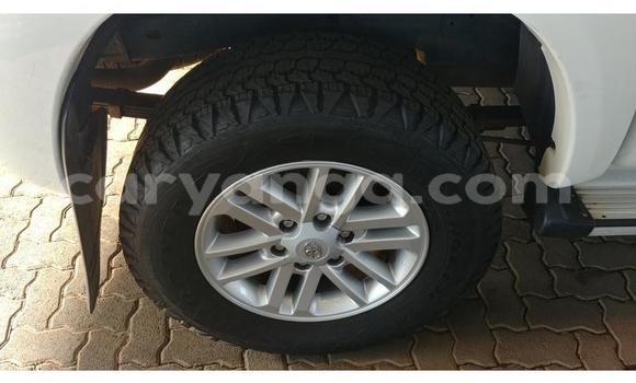 Nunua Ilio tumika Toyota Hilux White Gari ndani ya Blantyre nchini Malawi Nunua Ilio tumika Toyota Hilux White Gari ndani ya Blantyre nchini Malawi