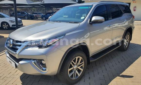 Nunua Ilio tumika Toyota Fortuner Silver Gari ndani ya Blantyre nchini Malawi Nunua Ilio tumika Toyota Fortuner Silver Gari ndani ya Blantyre nchini Malawi