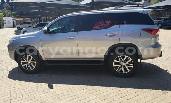 Nunua Ilio tumika Toyota Fortuner Silver Gari ndani ya Blantyre nchini Malawi Nunua Ilio tumika Toyota Fortuner Silver Gari ndani ya Blantyre nchini Malawi