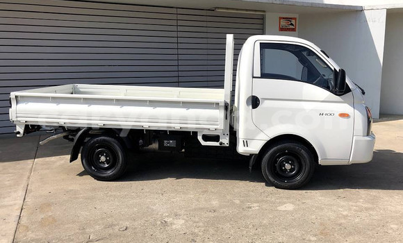 Buy Used Hyundai H1 White Car in Lilongwe in Malawi Buy Used Hyundai H1 White Car in Lilongwe in Malawi