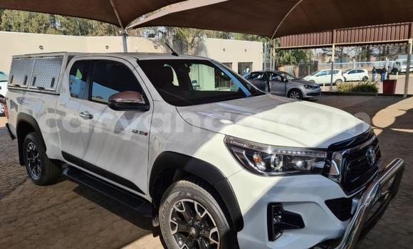 Nunua Ilio tumika Toyota Hilux White Gari ndani ya Lilongwe nchini Malawi Nunua Ilio tumika Toyota Hilux White Gari ndani ya Lilongwe nchini Malawi