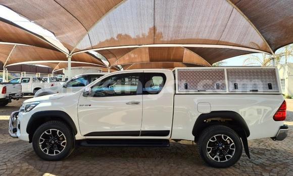 Nunua Ilio tumika Toyota Hilux White Gari ndani ya Lilongwe nchini Malawi Nunua Ilio tumika Toyota Hilux White Gari ndani ya Lilongwe nchini Malawi