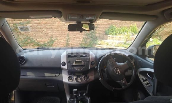 Nunua Ilio tumika Toyota RAV4 Blue Gari ndani ya Blantyre nchini Malawi Nunua Ilio tumika Toyota RAV4 Blue Gari ndani ya Blantyre nchini Malawi