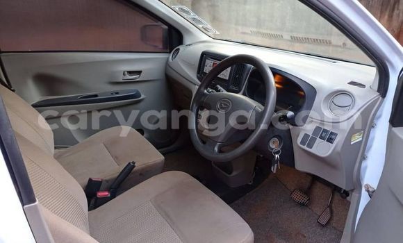 Nunua Ilio tumika Daihatsu Esse White Gari ndani ya Blantyre nchini Malawi Nunua Ilio tumika Daihatsu Esse White Gari ndani ya Blantyre nchini Malawi
