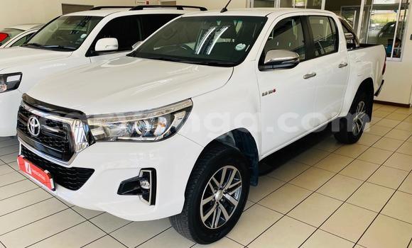 Buy Used Toyota Hilux White Car in Blantyre in Malawi