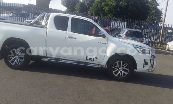 Nunua Ilio tumika Toyota Hilux White Gari ndani ya Blantyre nchini Malawi Nunua Ilio tumika Toyota Hilux White Gari ndani ya Blantyre nchini Malawi