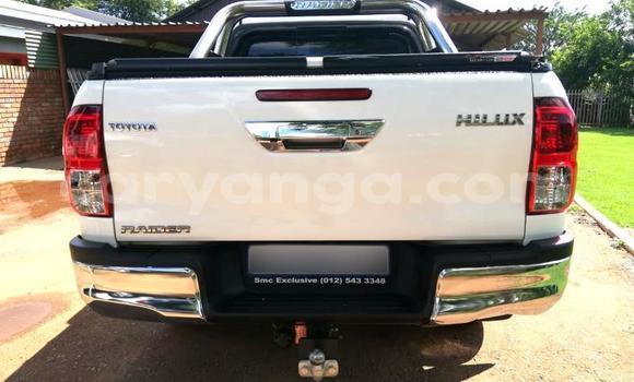 Nunua Ilio tumika Toyota Hilux White Gari ndani ya Blantyre nchini Malawi Nunua Ilio tumika Toyota Hilux White Gari ndani ya Blantyre nchini Malawi