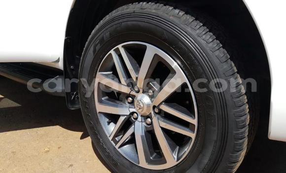 Nunua Ilio tumika Toyota Hilux White Gari ndani ya Blantyre nchini Malawi Nunua Ilio tumika Toyota Hilux White Gari ndani ya Blantyre nchini Malawi