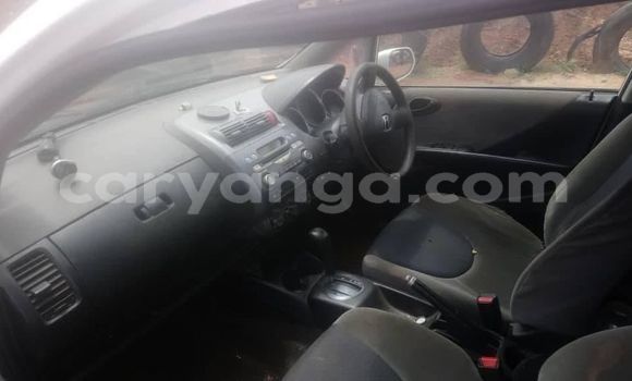 Nunua Ilio tumika Honda FIT White Gari ndani ya Blantyre nchini Malawi Nunua Ilio tumika Honda FIT White Gari ndani ya Blantyre nchini Malawi
