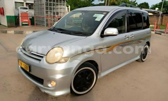 Nunua Ilio tumika Toyota Sienta Silver Gari ndani ya Blantyre nchini Malawi Nunua Ilio tumika Toyota Sienta Silver Gari ndani ya Blantyre nchini Malawi