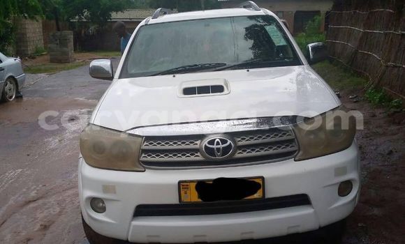 Acheter Occasion Voiture Toyota Fortuner Blanc à Blantyre, Malawi Acheter Occasion Voiture Toyota Fortuner Blanc à Blantyre, Malawi