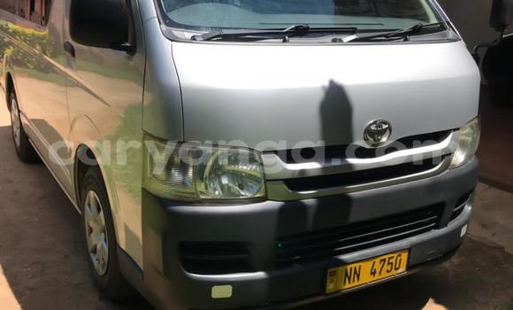 Nunua Ilio tumika Toyota RegiusAce Silver Gari ndani ya Lilongwe nchini Malawi