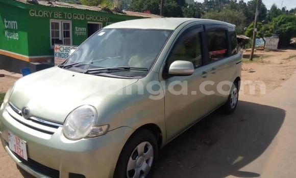 Buy Used Toyota Sienta Green Car in Blantyre in Malawi Buy Used Toyota Sienta Green Car in Blantyre in Malawi