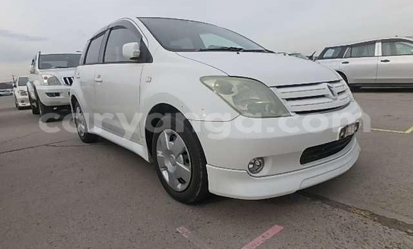 Buy Import Toyota IST White Car in Lilongwe in Malawi