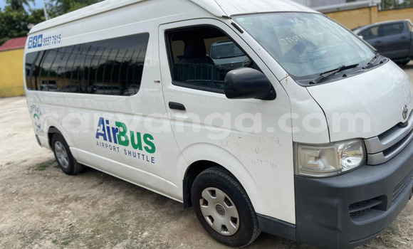 Buy Import Toyota Hiace White Car in Lilongwe in Malawi Buy Import Toyota Hiace White Car in Lilongwe in Malawi