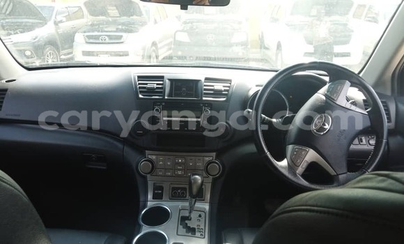 Buy Import Toyota Kluger Green Car in Lilongwe in Malawi Buy Import Toyota Kluger Green Car in Lilongwe in Malawi