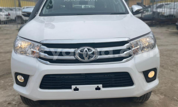 Buy Import Toyota Hilux White Car in Lilongwe in Malawi