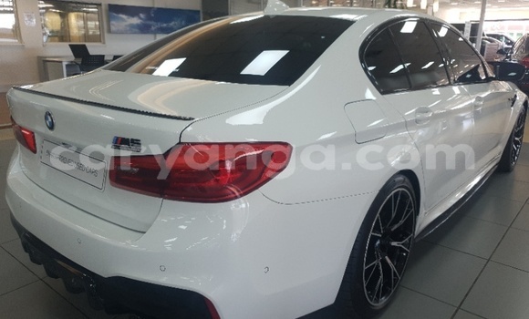 Nunua Ilio tumika BMW M5 White Gari ndani ya Blantyre nchini Malawi Nunua Ilio tumika BMW M5 White Gari ndani ya Blantyre nchini Malawi