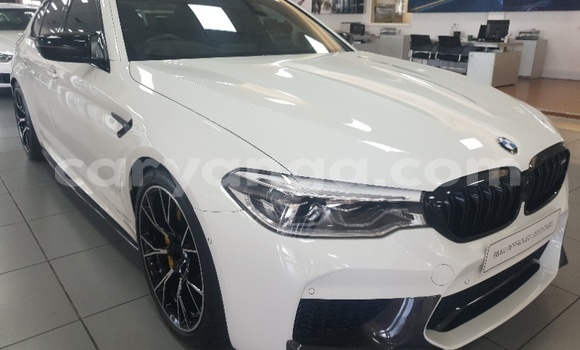 Nunua Ilio tumika BMW M5 White Gari ndani ya Blantyre nchini Malawi Nunua Ilio tumika BMW M5 White Gari ndani ya Blantyre nchini Malawi