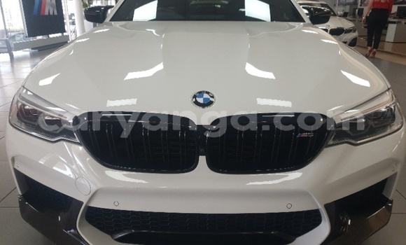 Nunua Ilio tumika BMW M5 White Gari ndani ya Blantyre nchini Malawi Nunua Ilio tumika BMW M5 White Gari ndani ya Blantyre nchini Malawi