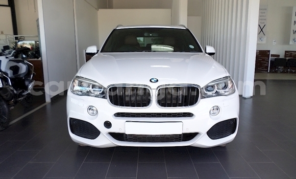 Nunua Ilio tumika BMW X5 White Gari ndani ya Blantyre nchini Malawi Nunua Ilio tumika BMW X5 White Gari ndani ya Blantyre nchini Malawi