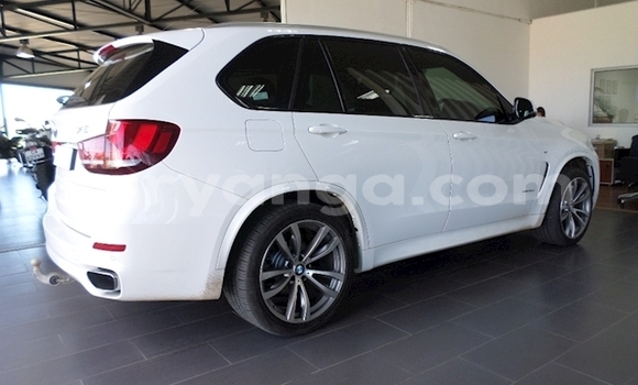 Nunua Ilio tumika BMW X5 White Gari ndani ya Blantyre nchini Malawi Nunua Ilio tumika BMW X5 White Gari ndani ya Blantyre nchini Malawi