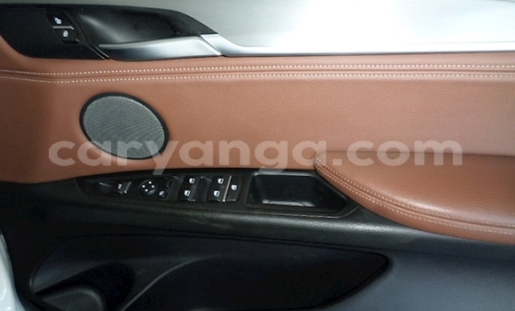 Nunua Ilio tumika BMW X5 White Gari ndani ya Blantyre nchini Malawi Nunua Ilio tumika BMW X5 White Gari ndani ya Blantyre nchini Malawi