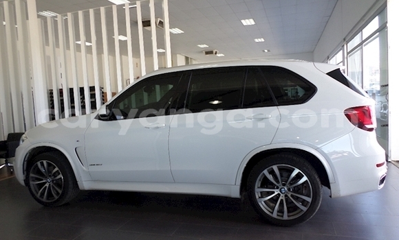 Nunua Ilio tumika BMW X5 White Gari ndani ya Blantyre nchini Malawi Nunua Ilio tumika BMW X5 White Gari ndani ya Blantyre nchini Malawi