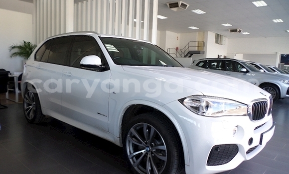 Nunua Ilio tumika BMW X5 White Gari ndani ya Blantyre nchini Malawi Nunua Ilio tumika BMW X5 White Gari ndani ya Blantyre nchini Malawi