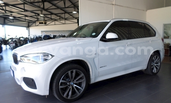 Nunua Ilio tumika BMW X5 White Gari ndani ya Blantyre nchini Malawi Nunua Ilio tumika BMW X5 White Gari ndani ya Blantyre nchini Malawi