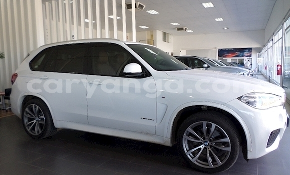 Nunua Ilio tumika BMW X5 White Gari ndani ya Blantyre nchini Malawi Nunua Ilio tumika BMW X5 White Gari ndani ya Blantyre nchini Malawi