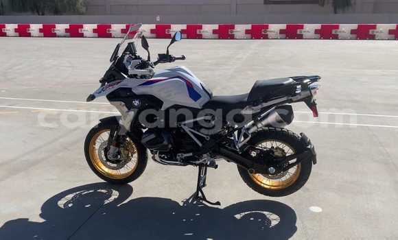 Buy Used BMW R1200GS Adventure White Bike in Livingstonia in Karonga Buy Used BMW R1200GS Adventure White Bike in Livingstonia in Karonga