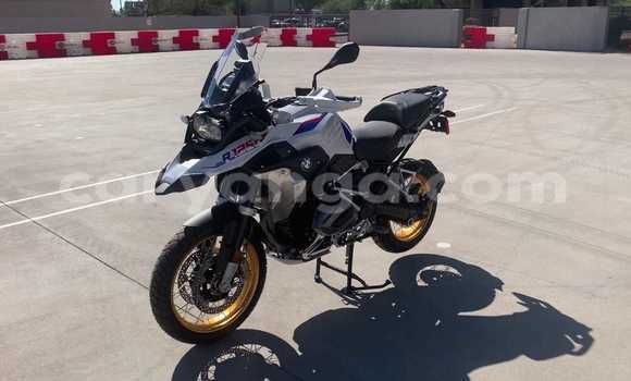 Buy Used BMW R1200GS Adventure White Bike in Livingstonia in Karonga Buy Used BMW R1200GS Adventure White Bike in Livingstonia in Karonga