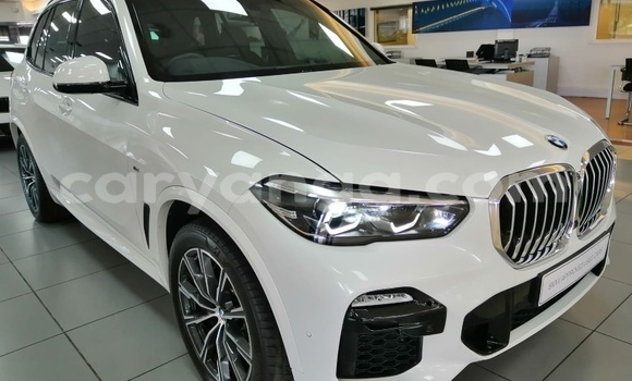 Nunua Ilio tumika BMW X5 White Gari ndani ya Blantyre nchini Malawi Nunua Ilio tumika BMW X5 White Gari ndani ya Blantyre nchini Malawi