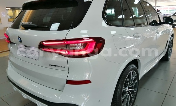 Nunua Ilio tumika BMW X5 White Gari ndani ya Blantyre nchini Malawi Nunua Ilio tumika BMW X5 White Gari ndani ya Blantyre nchini Malawi