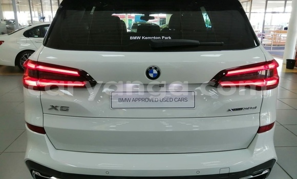 Nunua Ilio tumika BMW X5 White Gari ndani ya Blantyre nchini Malawi Nunua Ilio tumika BMW X5 White Gari ndani ya Blantyre nchini Malawi
