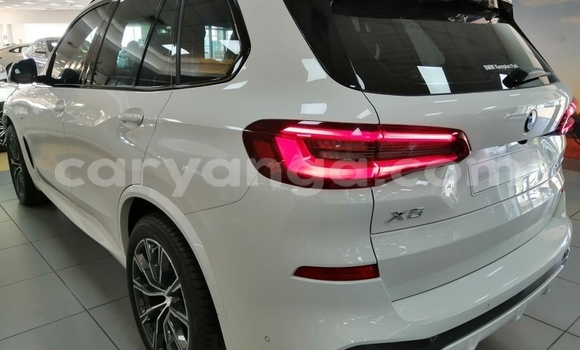 Nunua Ilio tumika BMW X5 White Gari ndani ya Blantyre nchini Malawi Nunua Ilio tumika BMW X5 White Gari ndani ya Blantyre nchini Malawi