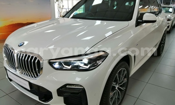 Nunua Ilio tumika BMW X5 White Gari ndani ya Blantyre nchini Malawi Nunua Ilio tumika BMW X5 White Gari ndani ya Blantyre nchini Malawi