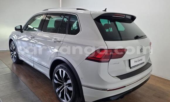 Nunua Ilio tumika Volkswagen Tiguan White Gari ndani ya Chilumba nchini Karonga Nunua Ilio tumika Volkswagen Tiguan White Gari ndani ya Chilumba nchini Karonga