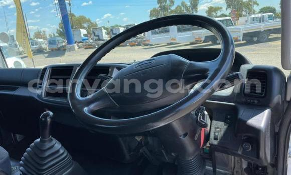 Nunua Ilio tumika Hino 300 Series White Lori ndani ya Lilongwe nchini Malawi Nunua Ilio tumika Hino 300 Series White Lori ndani ya Lilongwe nchini Malawi