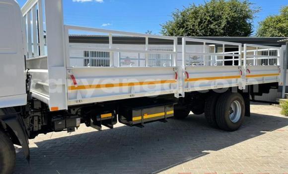 Nunua Ilio tumika Hino 300 Series White Lori ndani ya Lilongwe nchini Malawi Nunua Ilio tumika Hino 300 Series White Lori ndani ya Lilongwe nchini Malawi