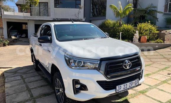 Nunua Ilio tumika Toyota Hilux White Gari ndani ya Blantyre nchini Malawi Nunua Ilio tumika Toyota Hilux White Gari ndani ya Blantyre nchini Malawi