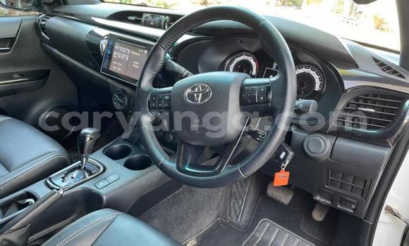 Nunua Ilio tumika Toyota Hilux White Gari ndani ya Blantyre nchini Malawi Nunua Ilio tumika Toyota Hilux White Gari ndani ya Blantyre nchini Malawi
